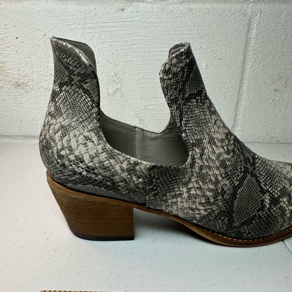 Arider Girl Snakeskin Ankle Boots Women’s Sz 10 Sz 41 - Picture 8 of 10